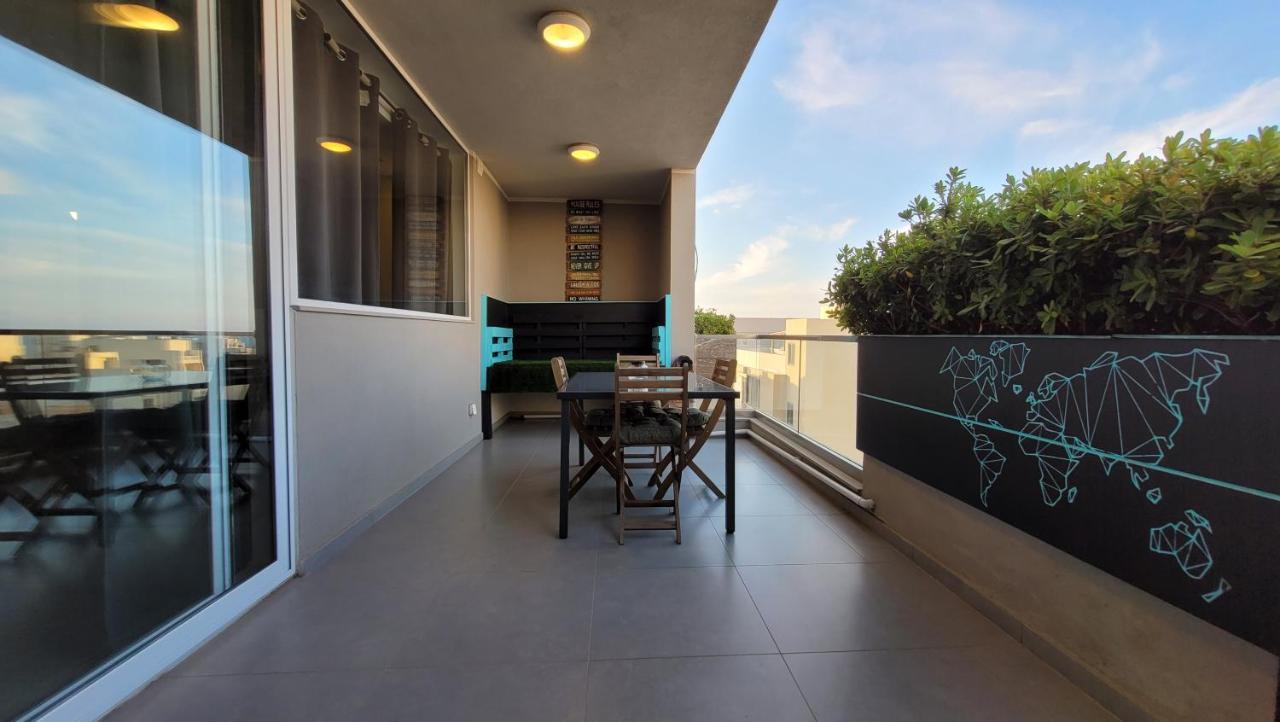 Appartement Stylish - Modern - Large Terrace - 2 Bed - 200 M From Sea - Fully Air Con à San Pawl il-Baħar Extérieur photo