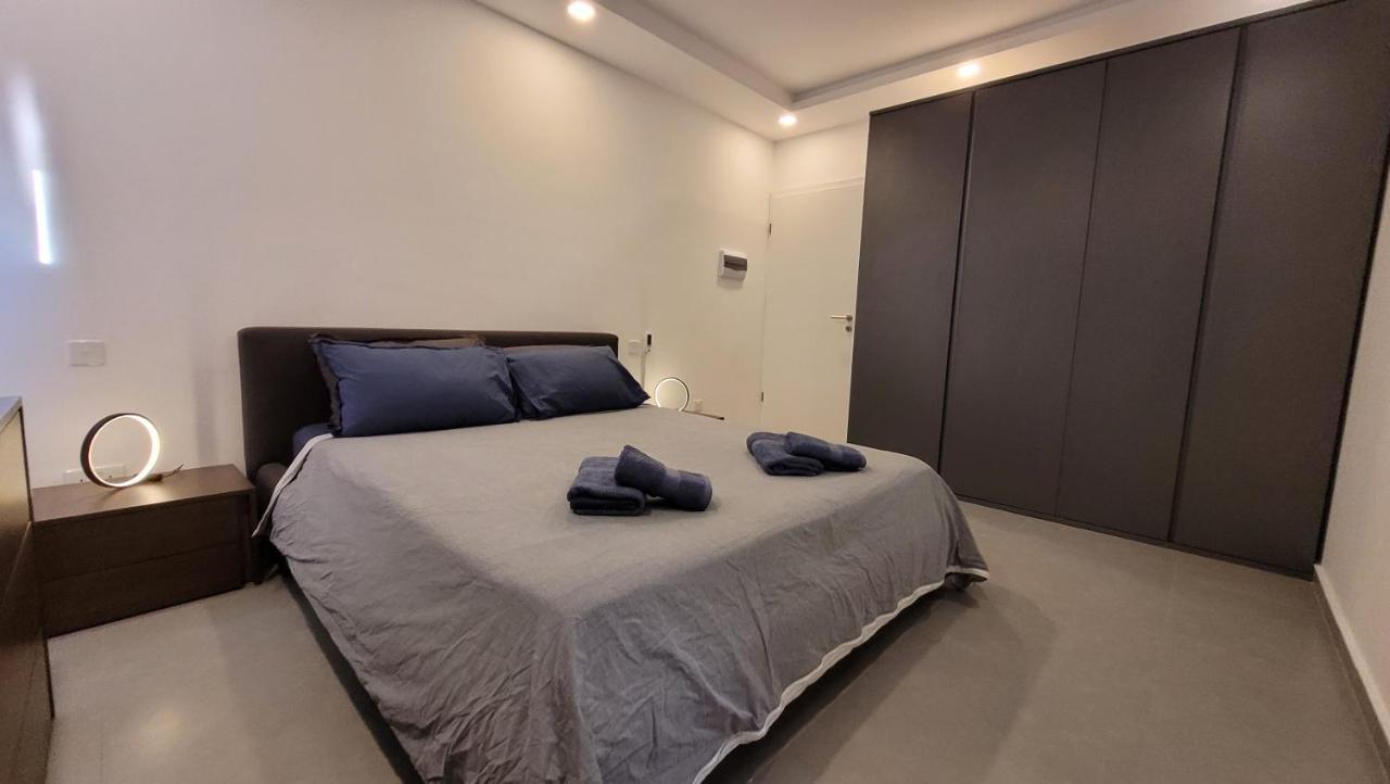 Appartement Stylish - Modern - Large Terrace - 2 Bed - 200 M From Sea - Fully Air Con à San Pawl il-Baħar Extérieur photo