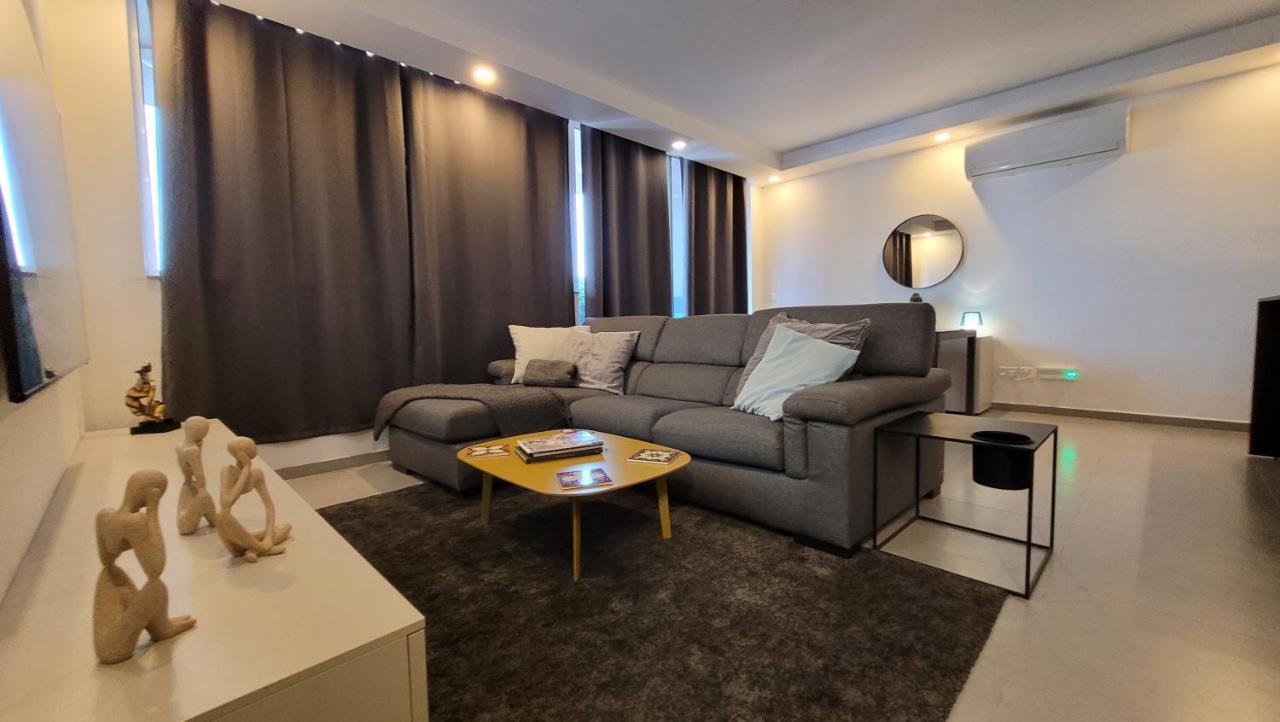 Appartement Stylish - Modern - Large Terrace - 2 Bed - 200 M From Sea - Fully Air Con à San Pawl il-Baħar Extérieur photo