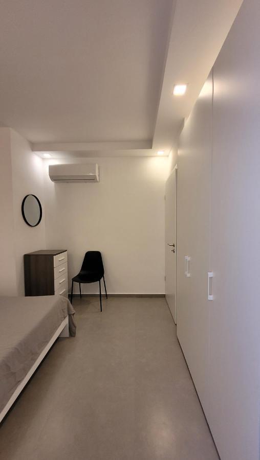 Appartement Stylish - Modern - Large Terrace - 2 Bed - 200 M From Sea - Fully Air Con à San Pawl il-Baħar Extérieur photo