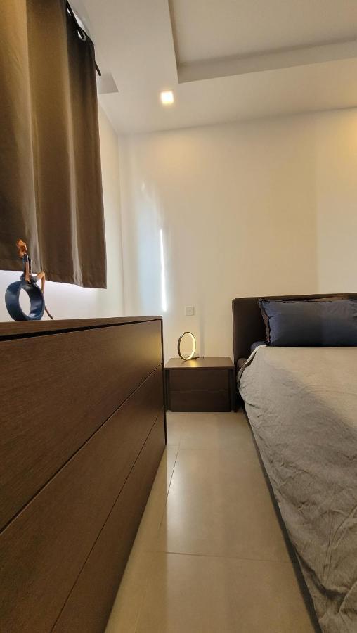 Appartement Stylish - Modern - Large Terrace - 2 Bed - 200 M From Sea - Fully Air Con à San Pawl il-Baħar Extérieur photo
