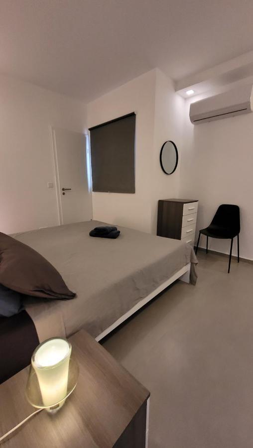 Appartement Stylish - Modern - Large Terrace - 2 Bed - 200 M From Sea - Fully Air Con à San Pawl il-Baħar Extérieur photo
