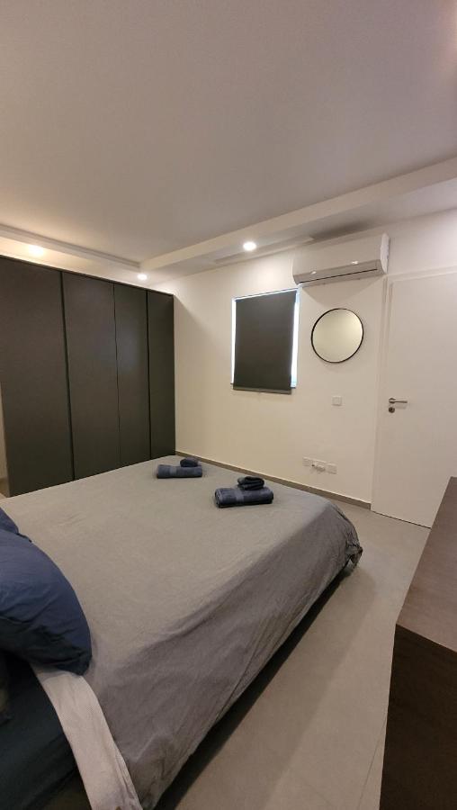 Appartement Stylish - Modern - Large Terrace - 2 Bed - 200 M From Sea - Fully Air Con à San Pawl il-Baħar Extérieur photo
