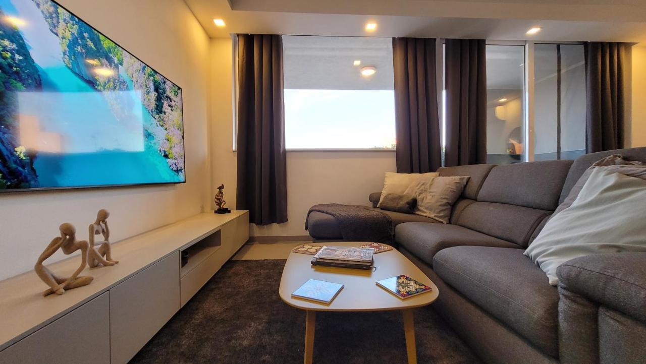 Appartement Stylish - Modern - Large Terrace - 2 Bed - 200 M From Sea - Fully Air Con à San Pawl il-Baħar Extérieur photo