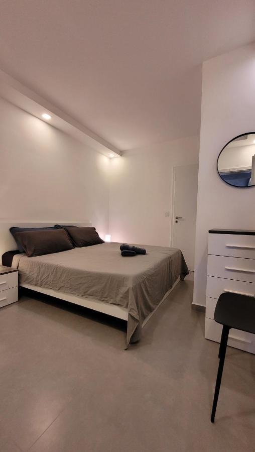 Appartement Stylish - Modern - Large Terrace - 2 Bed - 200 M From Sea - Fully Air Con à San Pawl il-Baħar Extérieur photo